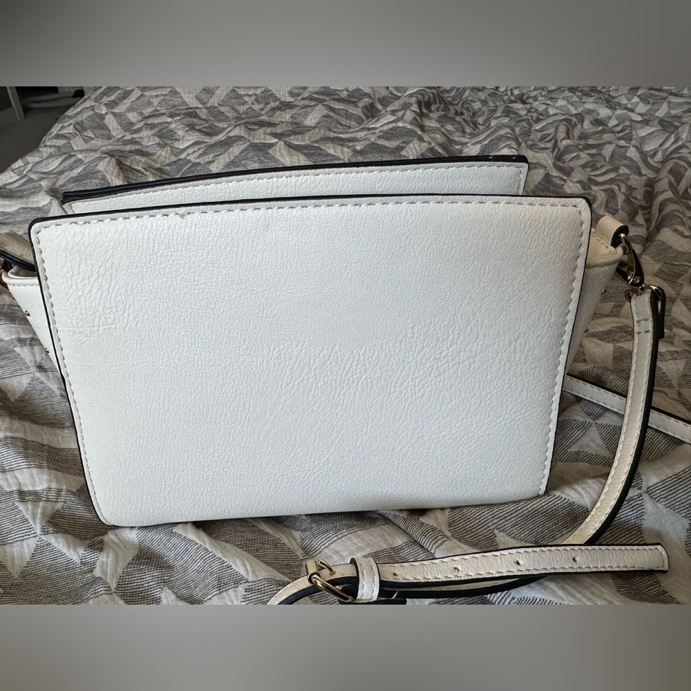 ⭐️ HOST PICK ⭐️ Mint condition Neumann Marcus purse - Picture 2 of 5